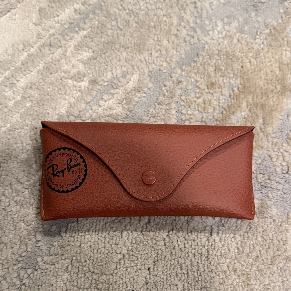 Authentic Ray-Ban Sunglass Case new without tags with cleaning‎ cloth in tan